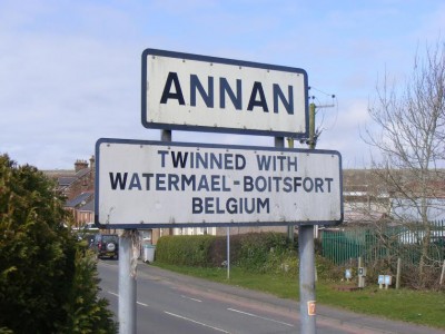 Annan bomb-hit city gesture