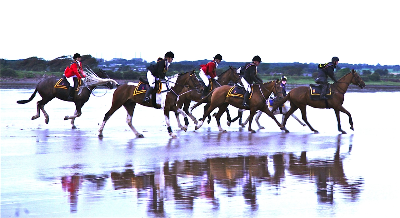 VIDEO: Nets threat fishermen guide horses over Solway sands