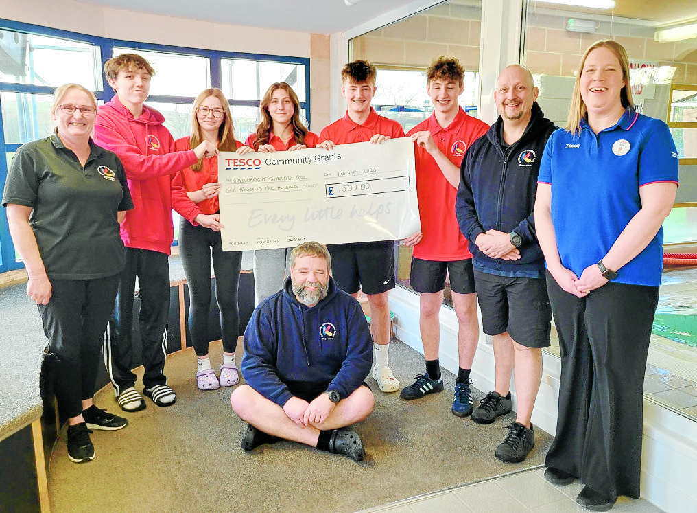 Pool team thank shoppers for support