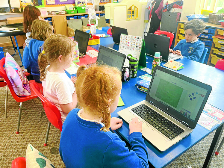 Primary schools honoured with digital award
