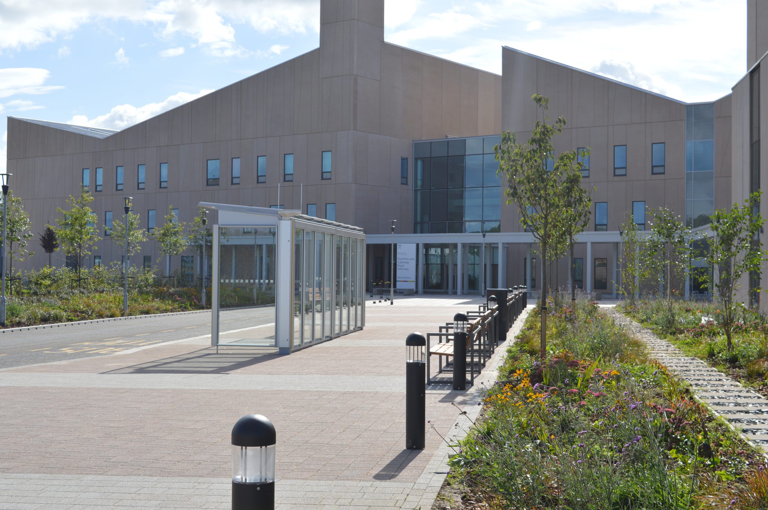 Public asked to help NHS sites smoke free