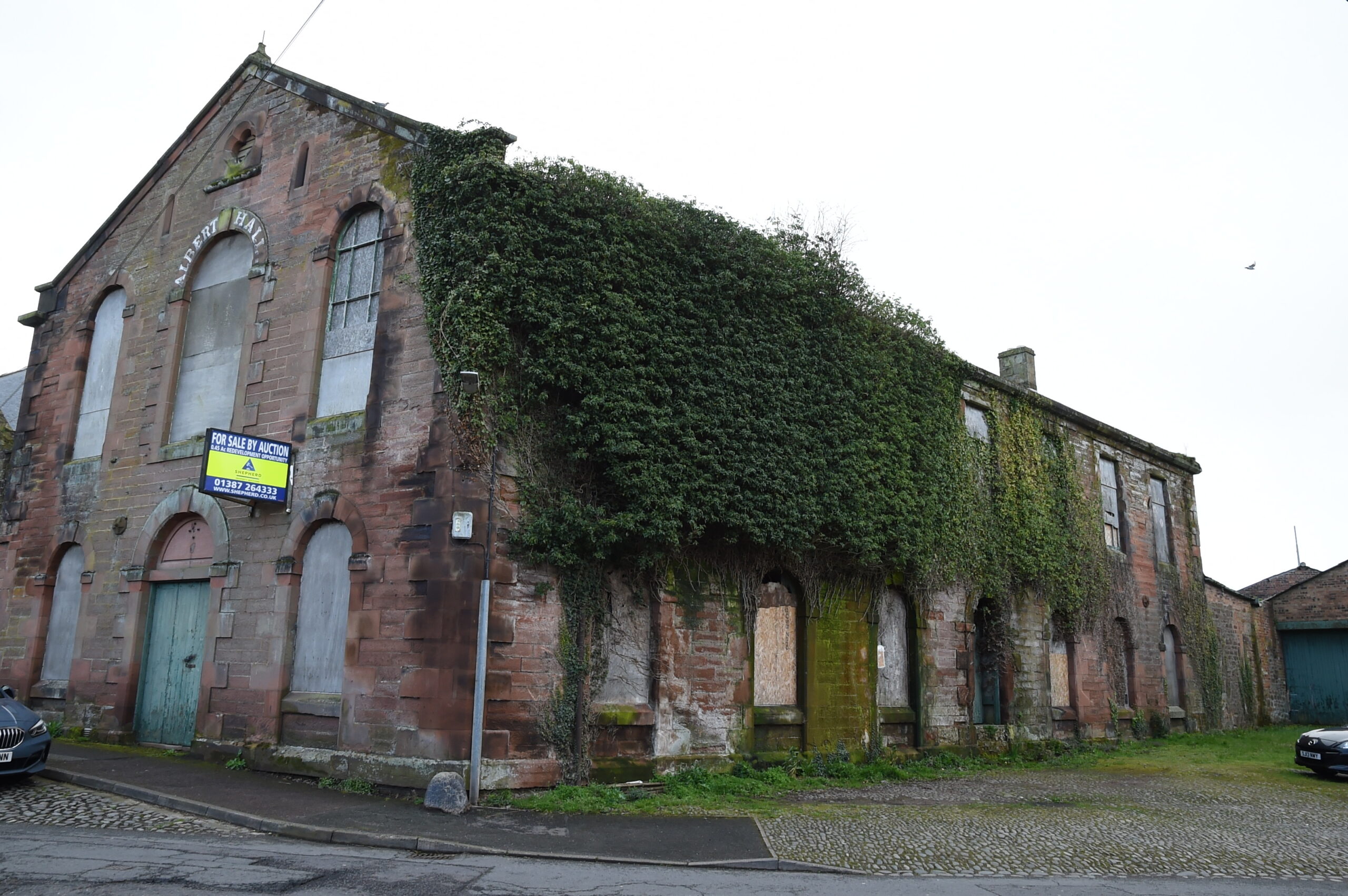 Iconic hall fails to sell