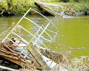 Pressure on council as bridges battle steps up gear