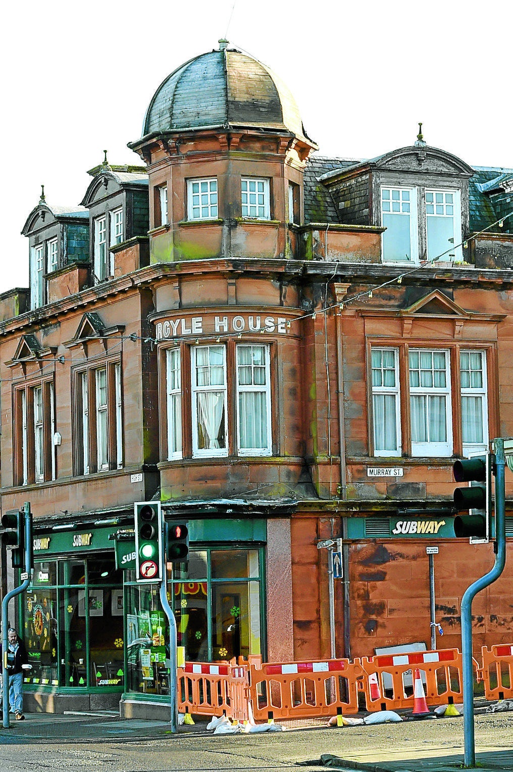 Busy Annan road closed to allow building repair work to take place