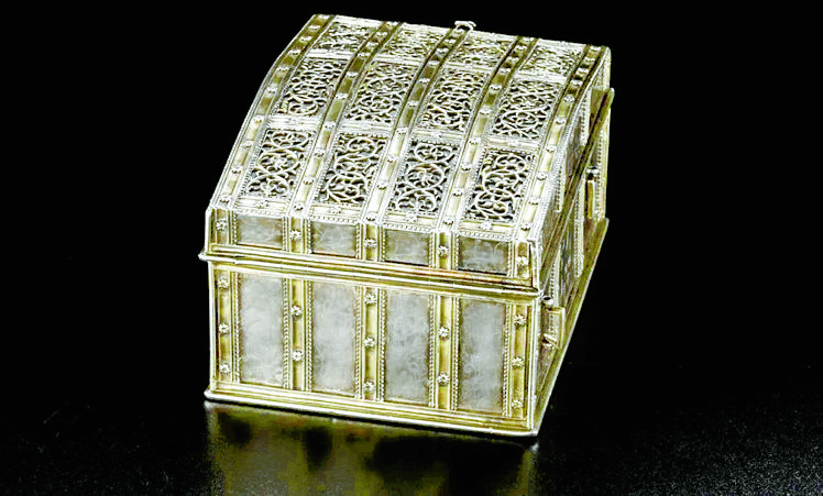 Last chance for all to see Queens casket