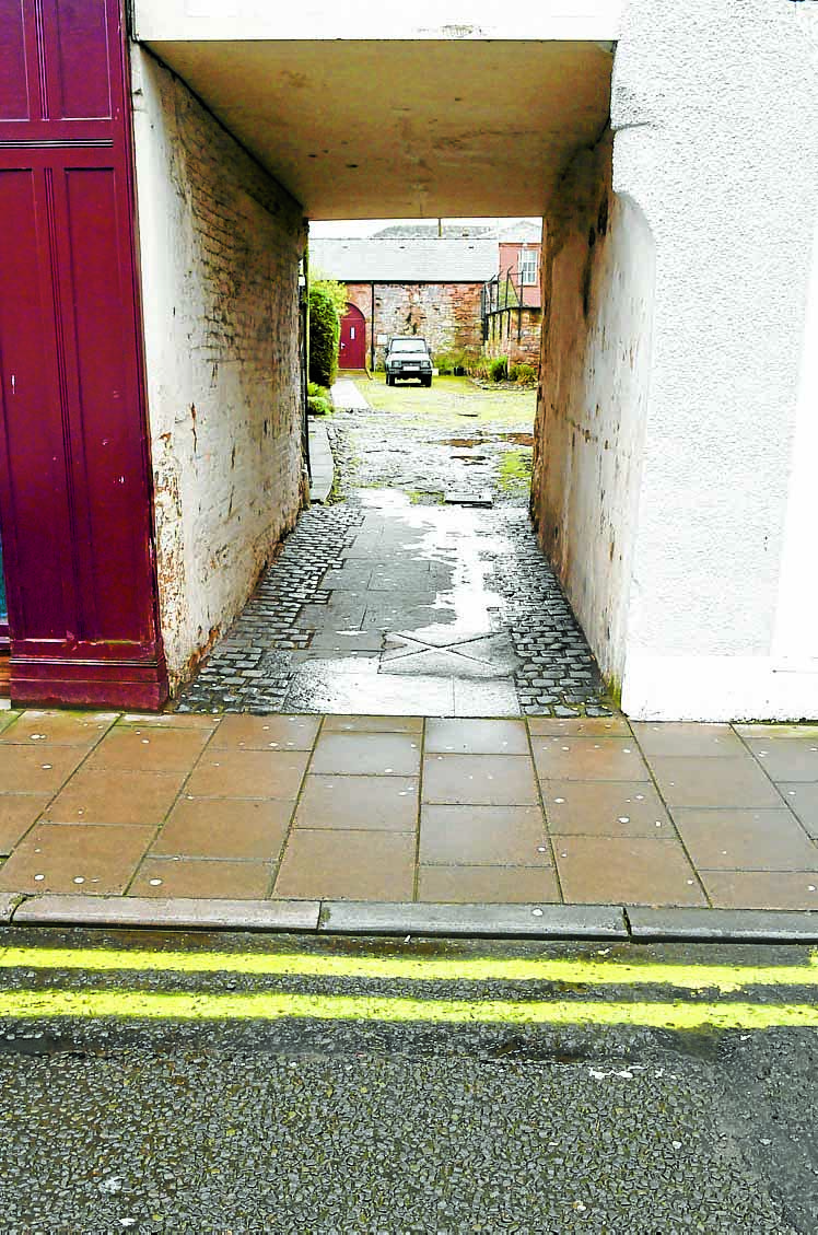 Mystery of the yellow lines