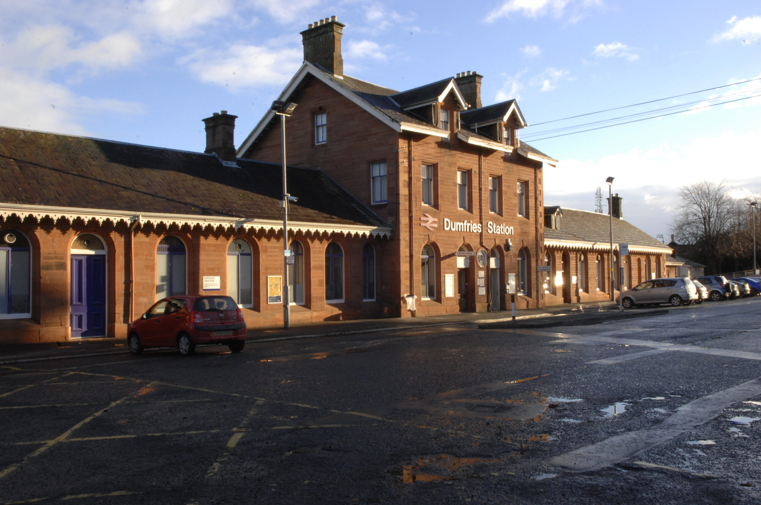 Trains cancelled following Glasgow blaze