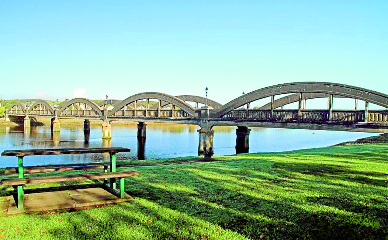 Kirkcudbright bridge closed to all vehicles