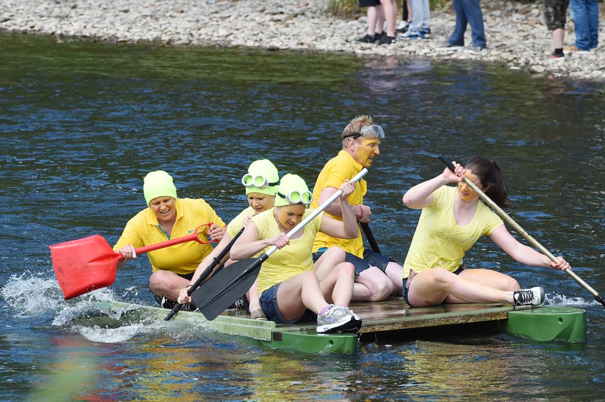 Minions take to water for raft race